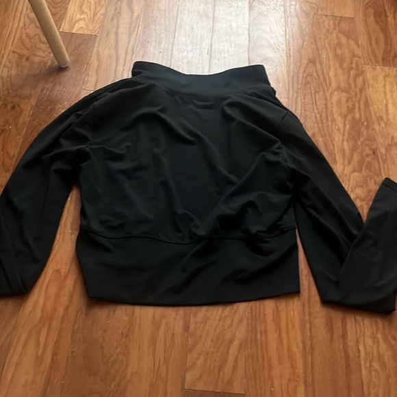 Cropped Athletic Jacket - Picture 3 of 3